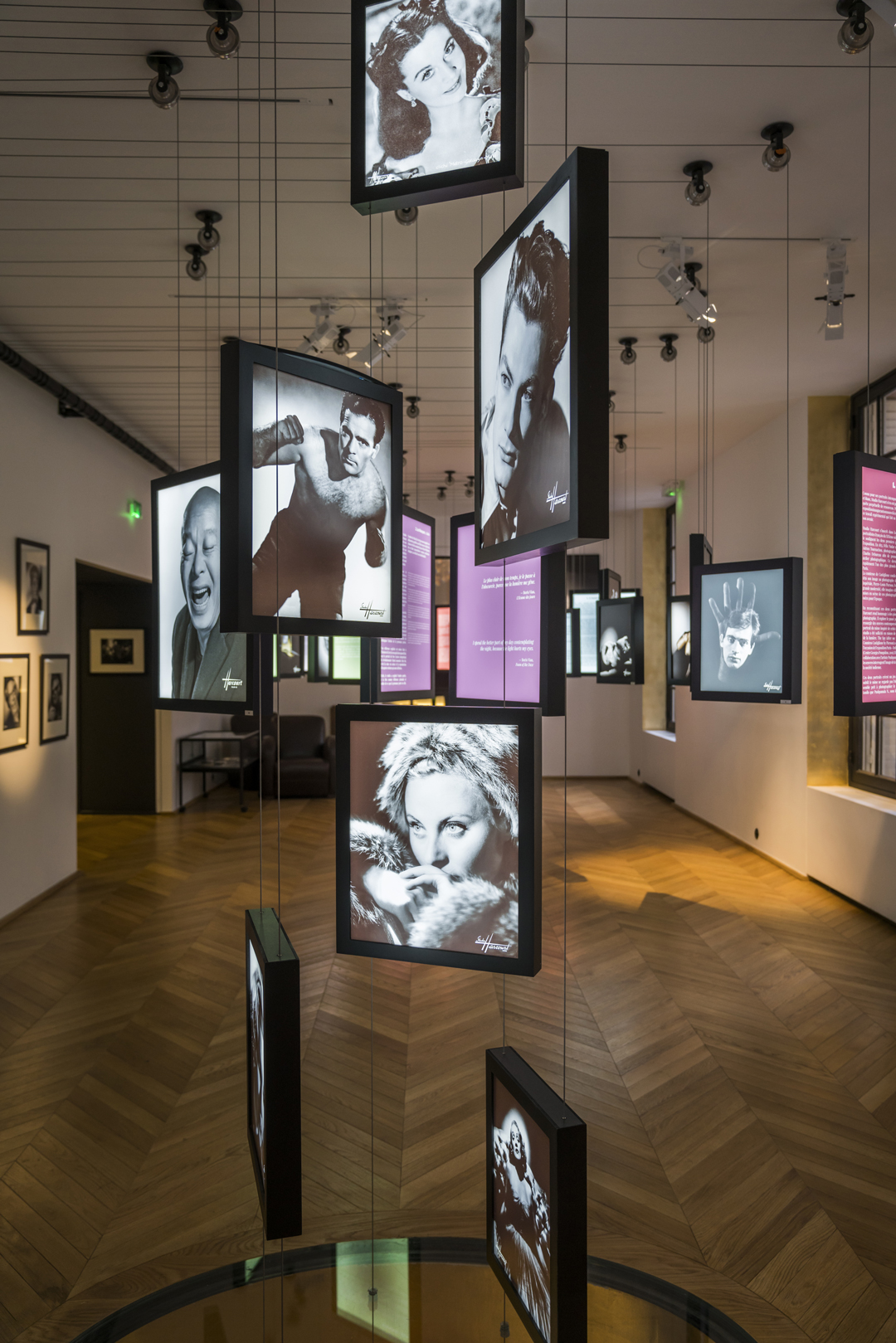 Stagio Harcourt（スタジオ アルクール）内観　著名人