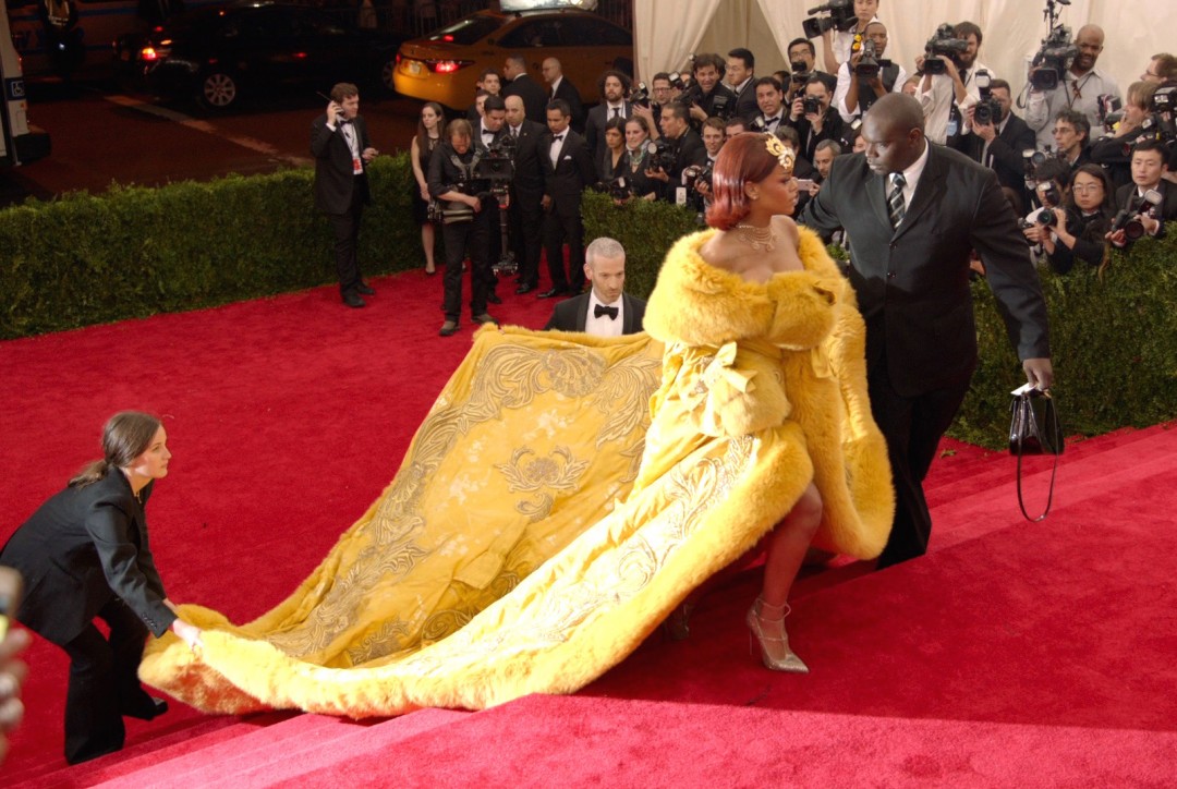 『メットガラ ドレスをまとった美術館』より_1