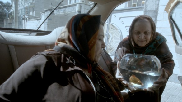 おばあちゃんだってスカーフでオシャレしてます! さすがに親は呼び出されないだろうけど…/『人生タクシー』より おばあちゃんだってスカーフでオシャレしてます! さすがに親は呼び出されないだろうけど…/『人生タクシー』より