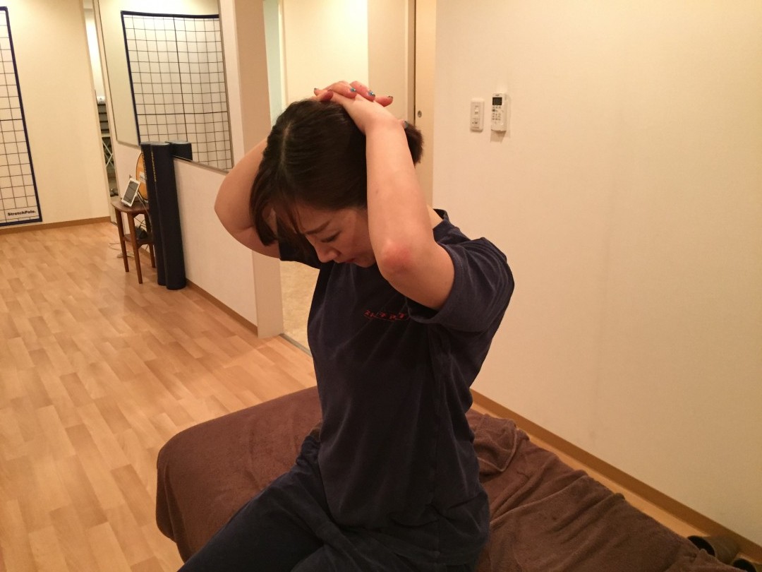 肩ストレッチ2