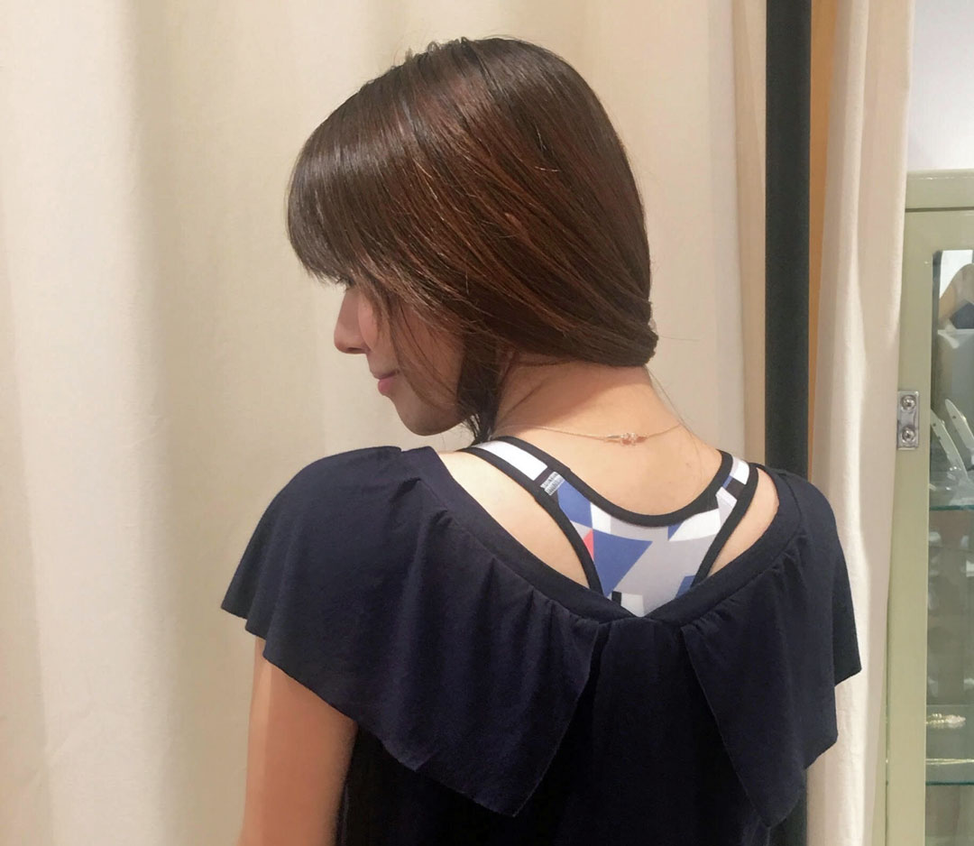 ふんわりとしたデザインの半袖のトップス