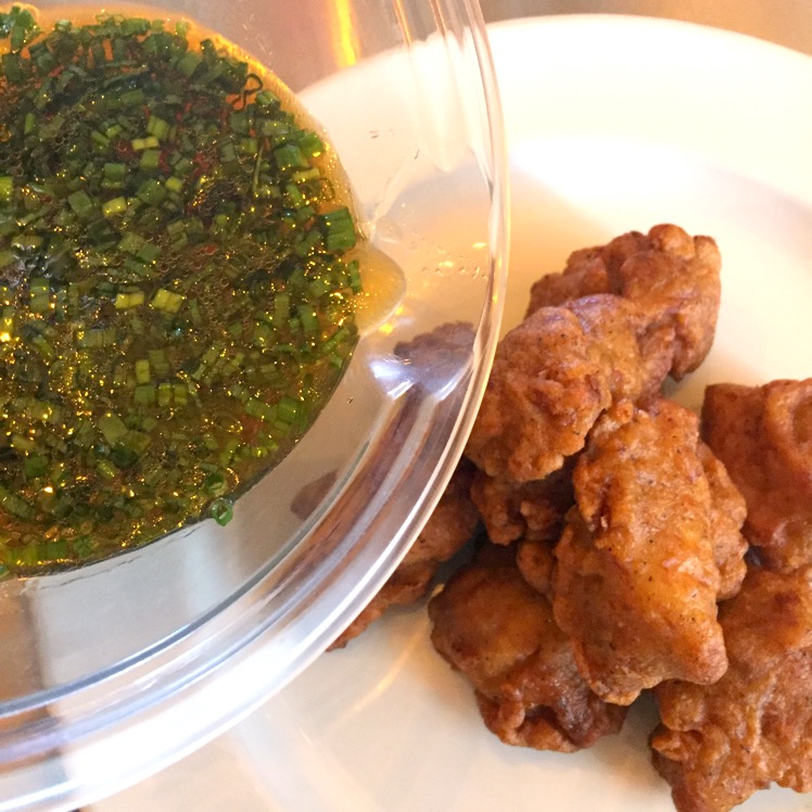 油淋鶏タレかける