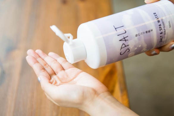 無色透明でサラサラとした質感 無色透明でサラサラとした質感