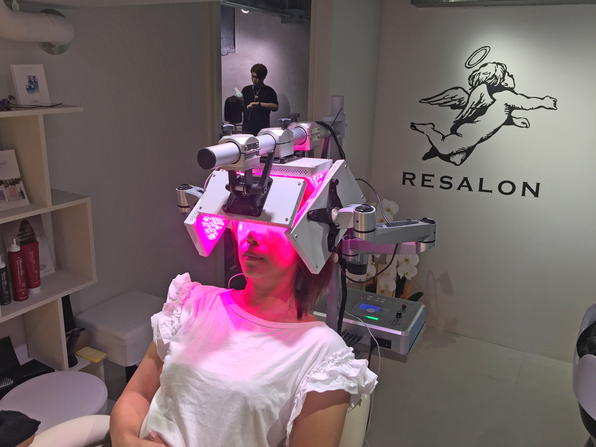 育毛と美髪の専門サロンRESALON　スペシャル育毛コース　近赤外線で活性化