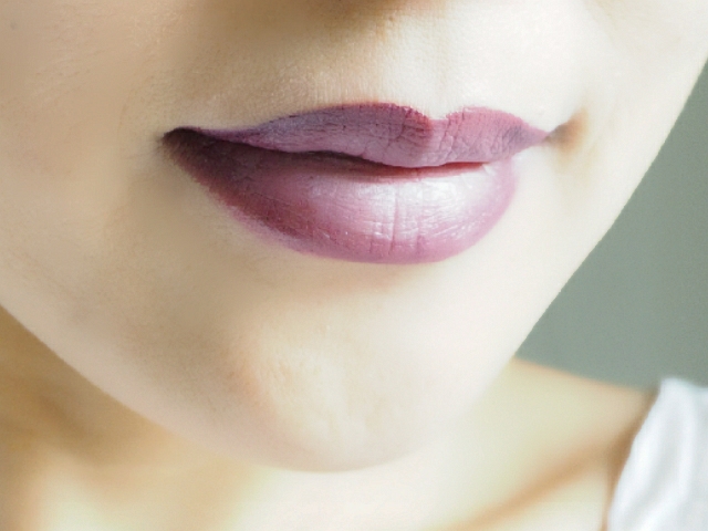 使っているのは『992 プワゾン パープル』