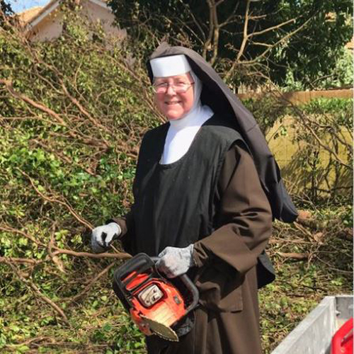 チェーンソー修道女