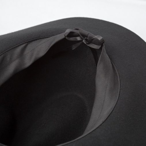 フィット感の調節ができるアジャスター付き フィット感の調節ができるアジャスター付き