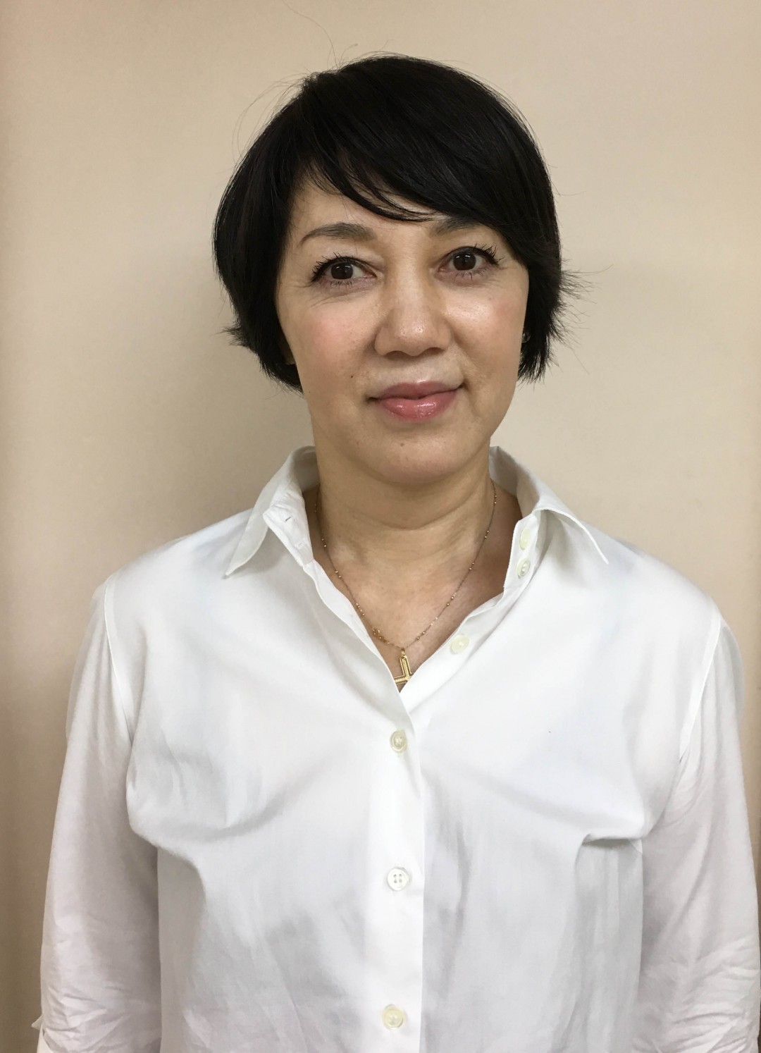 下唇2猫背にならないようにまっすぐと