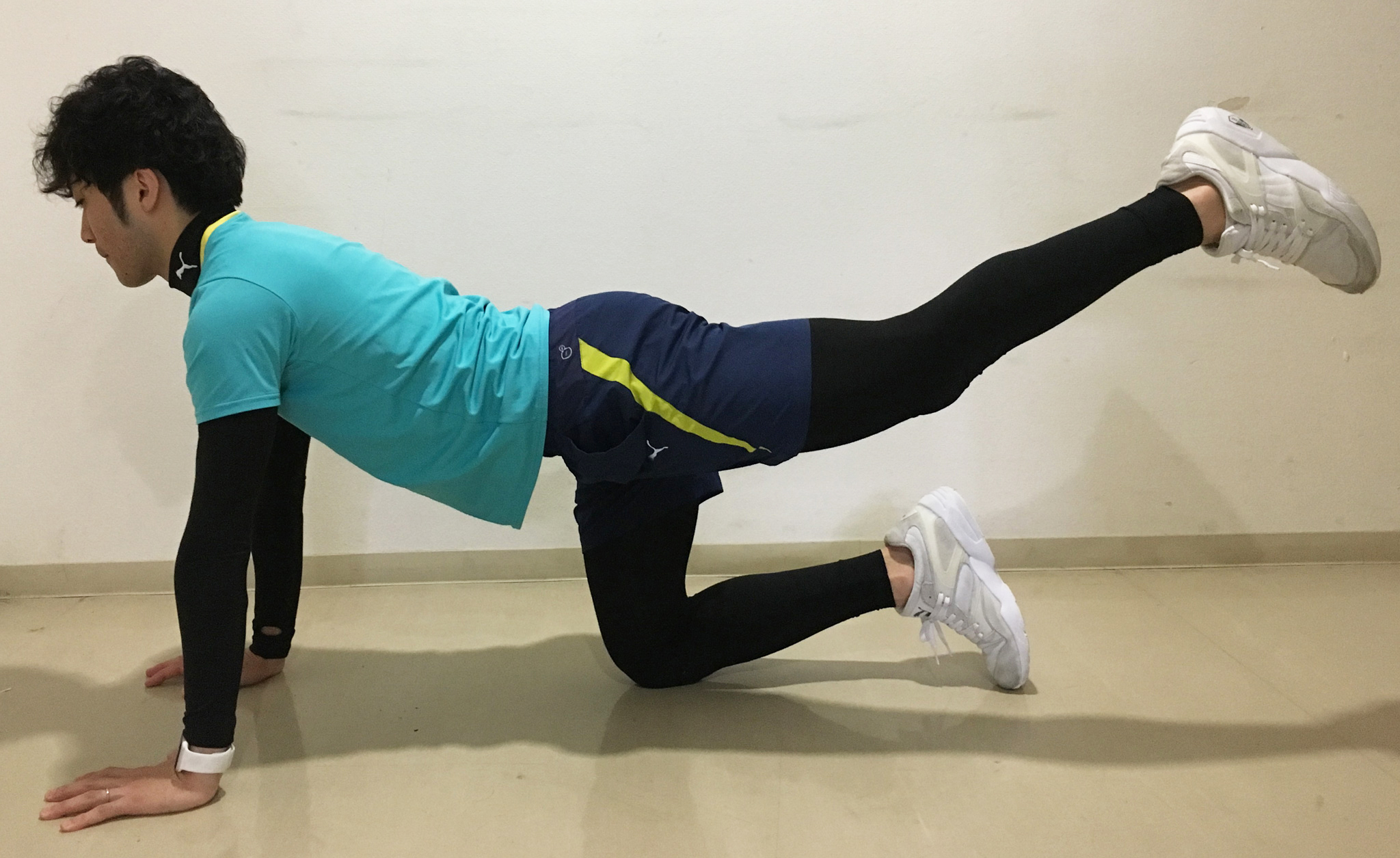 お尻を鍛え直すレッグリフト