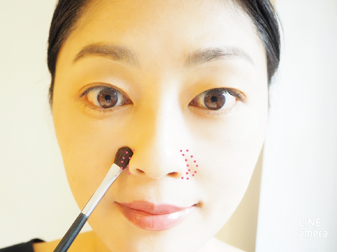 ローライトをと左右の小鼻の横に入れる