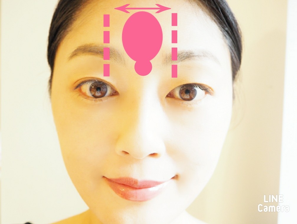 ハイライトは左右の黒目の外側ラインより内側に