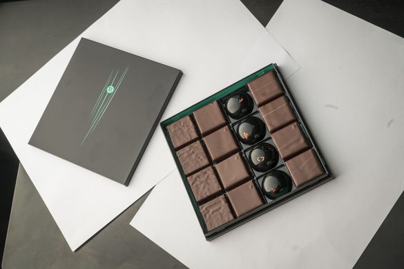 メタルケース入り　ショコラの詰め合わせ