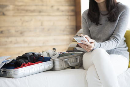 旅行に行く女性