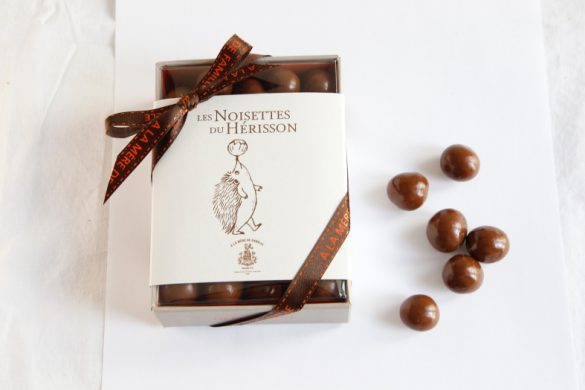 ヘーゼルナッツとミルクチョコレートのフランス菓子 ヘーゼルナッツとミルクチョコレートのフランス菓子