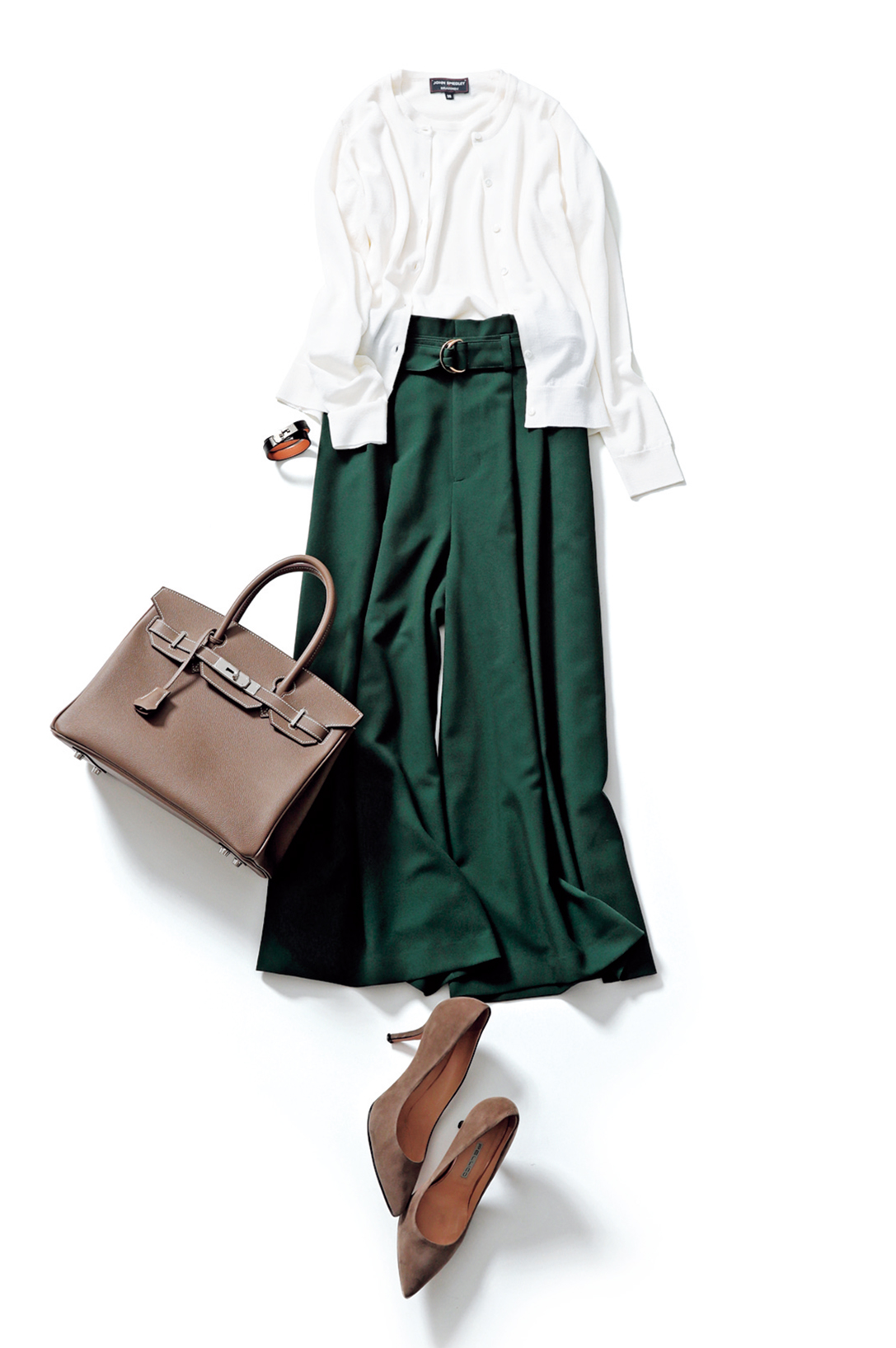 「×動きのあるボトムス」でオシャレ度アップ