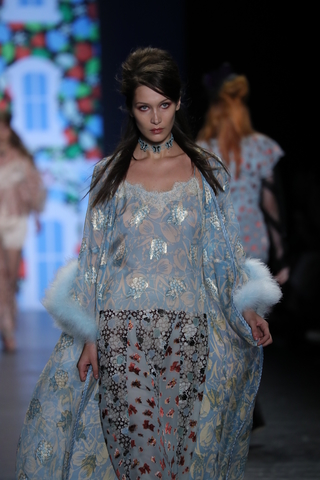 ベラ・ハディッド ベラ・ハディッド