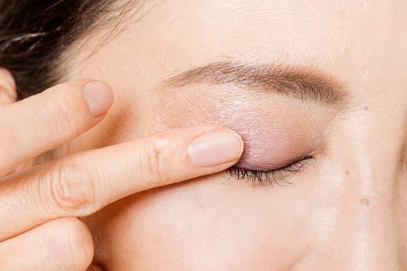 メーク1　アイシャドウ（DAZZSHOP スパークリング　ジェム09番）