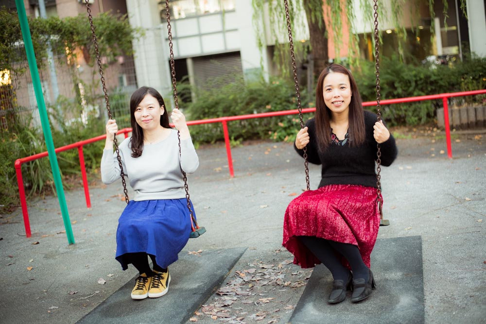 ペヤンヌマキさん（左）と安藤玉恵さん（右）