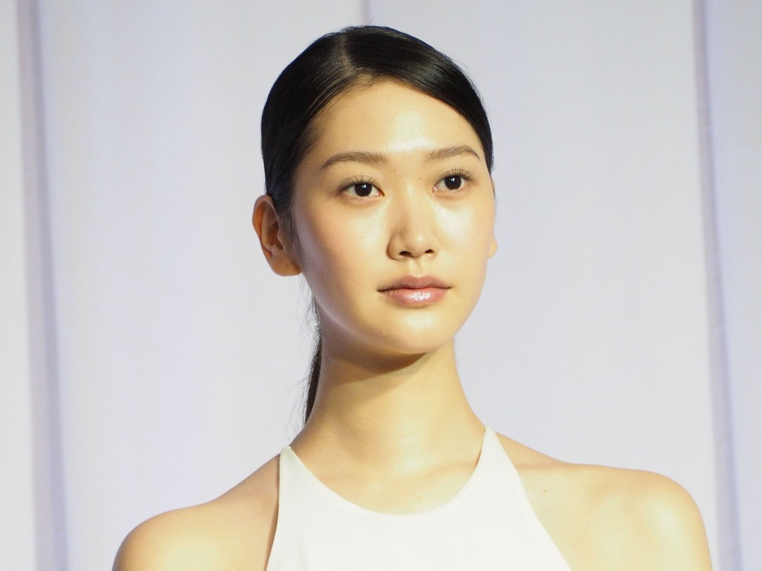 CHICCAの2018年春コレクション発表会より