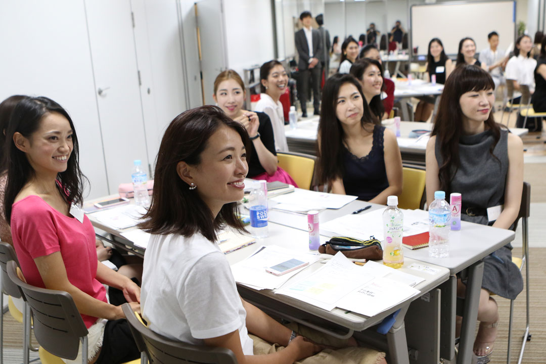 代表選出大会に向けて、さまざまなレッスンやトレーニングを受けていたファイナリストたち