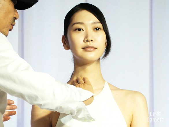 デコルテや腕にも保湿剤をたっぷりと デコルテや腕にも保湿剤をたっぷりと