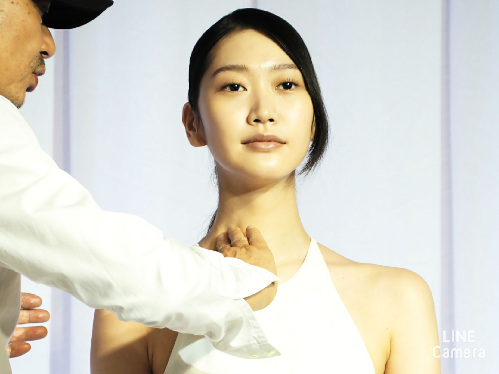 デコルテや腕にも保湿剤をたっぷりと