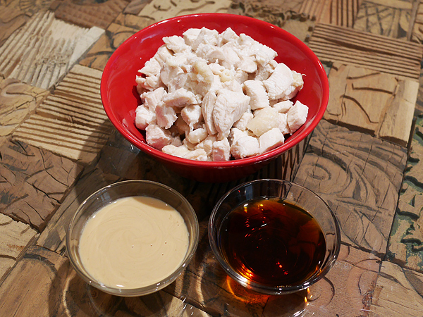 加熱した鶏むね肉、ねり胡麻、めんつゆ