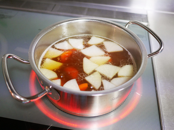 スープ（大根、人参、水、味覇、オイスターソース、みりん）