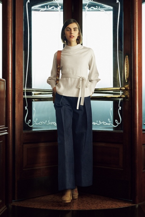 ウエストタイハイネックセーター