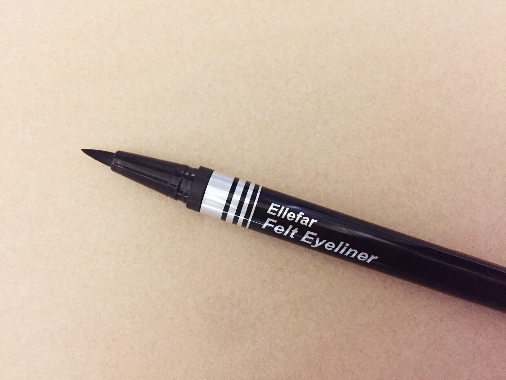 フェルトアイライナー
