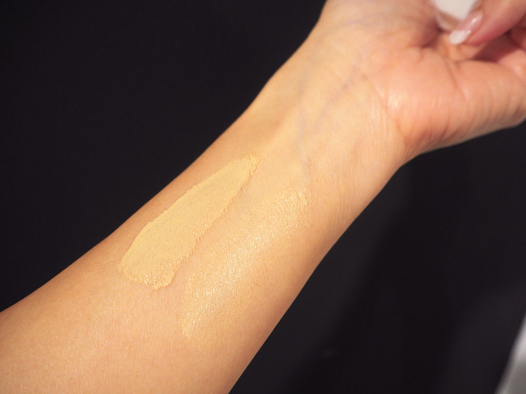 左が「bouncing cushion」、右が「CC essence cover balm」