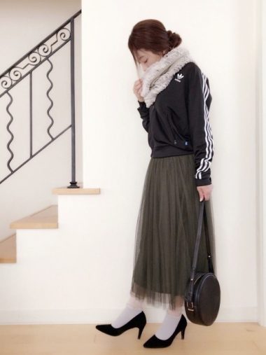 アディダスのトラックトップにスカート アディダスのトラックトップにスカート