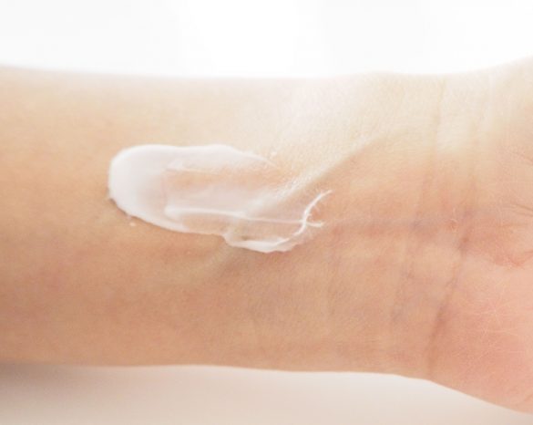 肌にすっとのびる質感
