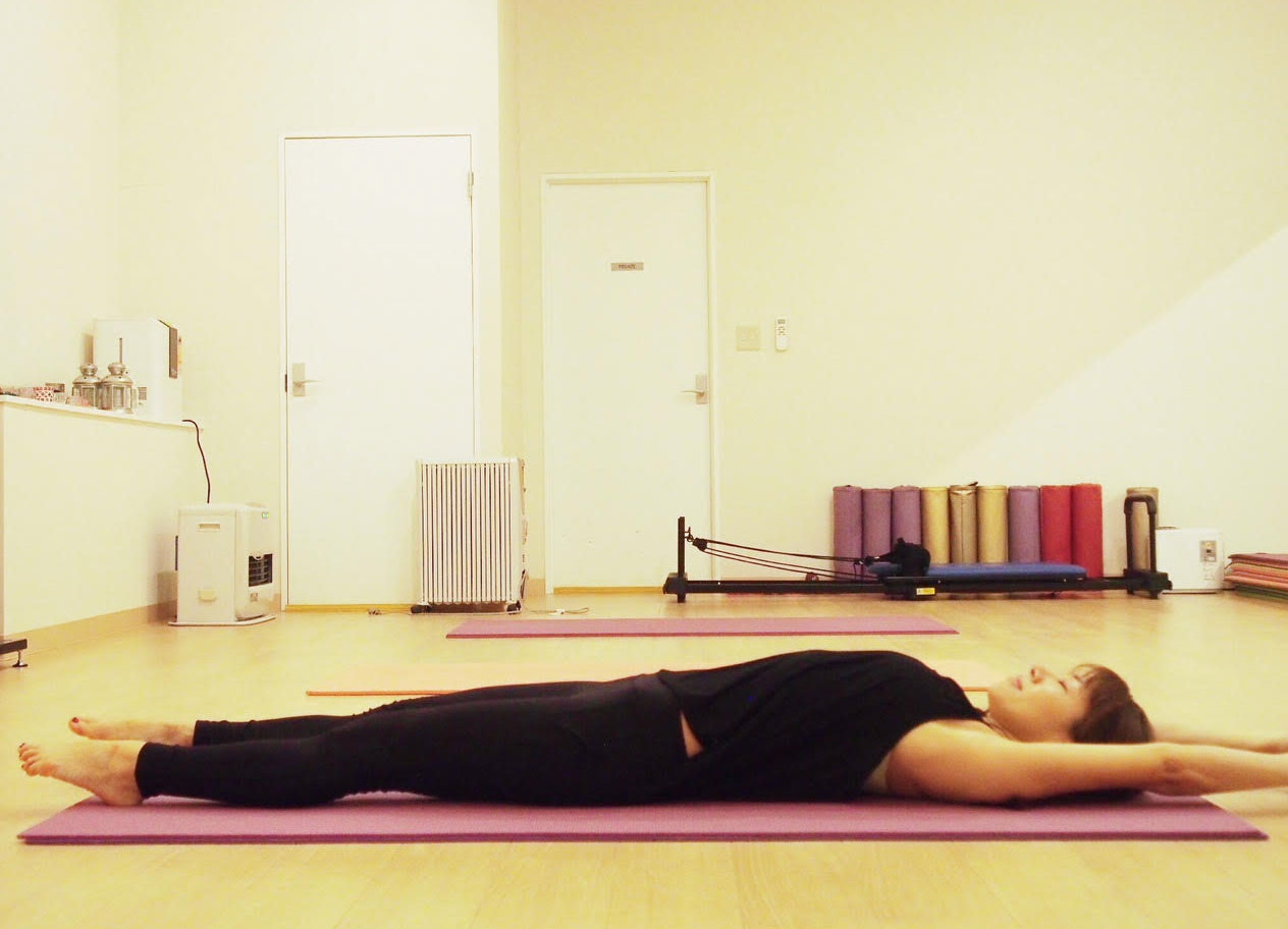 布団の中で体を動かす2