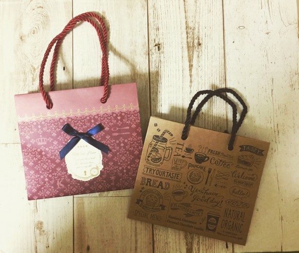 チョコがぴったり収まるミニサイズの紙袋