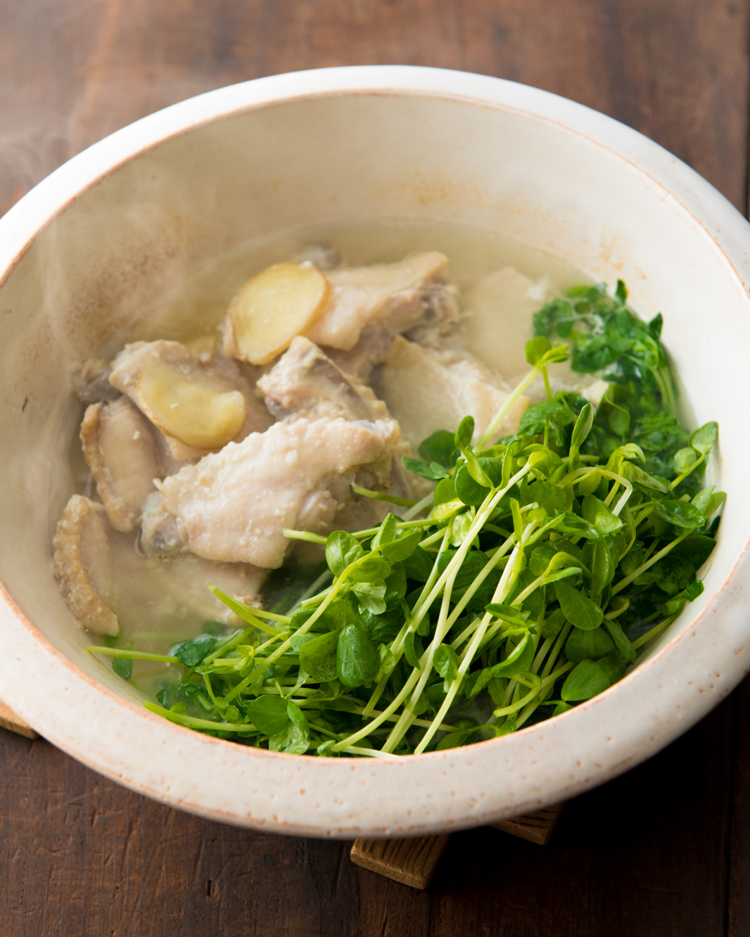 豆苗と手羽先のサムゲタン風