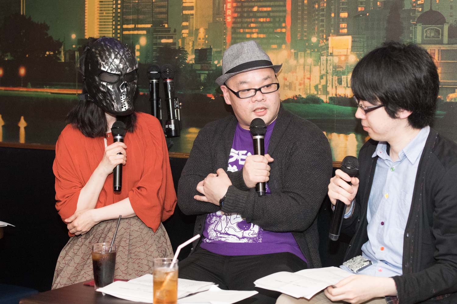 なぜか同じポーズのこだまさんと爪切男さん