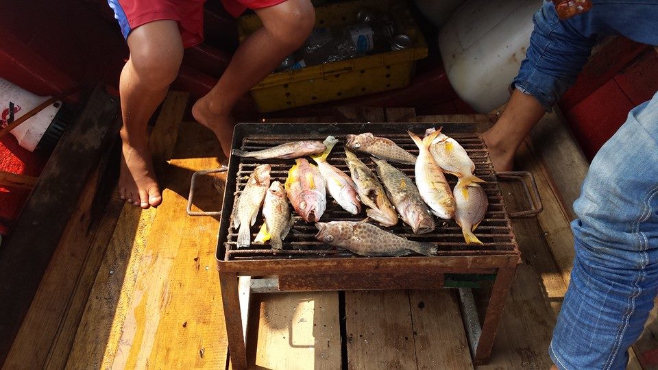 ロン島ツアーの魚BBQ