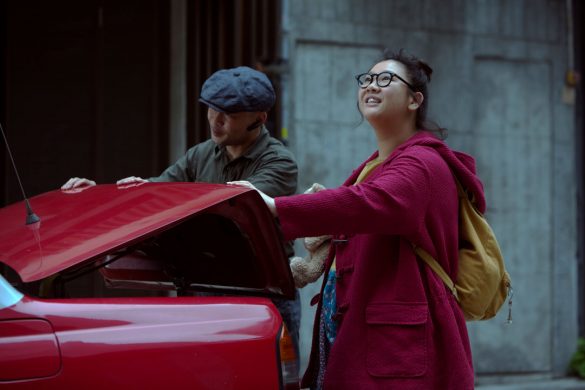 70年代に流行ったフォークロア調のレイヤードルックに身を包むティンロ