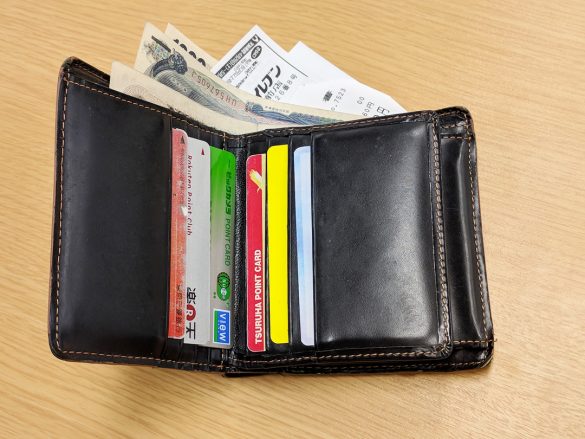 貯まらない財布