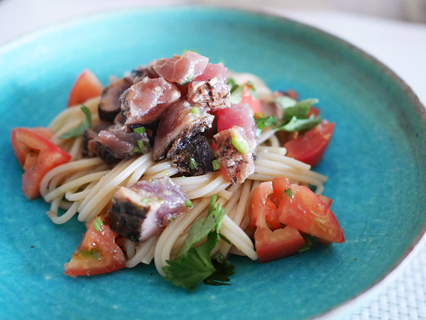 カツオとトマトのエスニック冷製パスタ