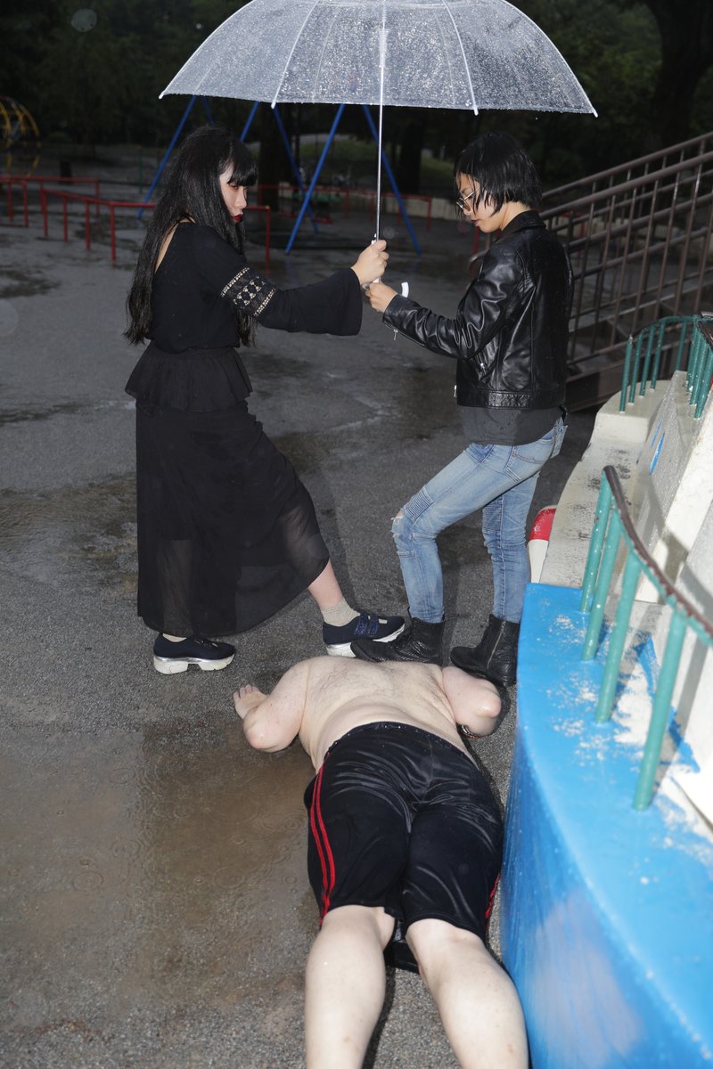 天候にかかわらず踏まれる