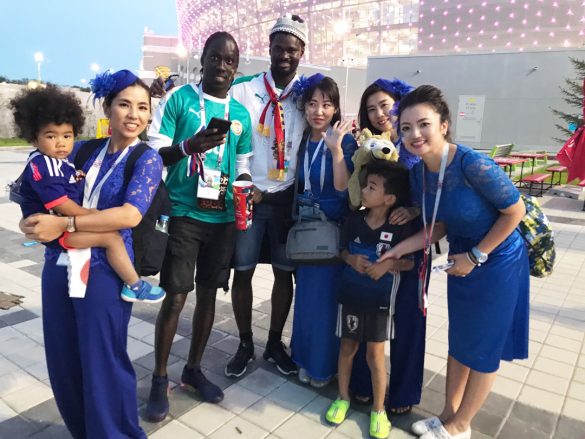 セネガルのサポーターと