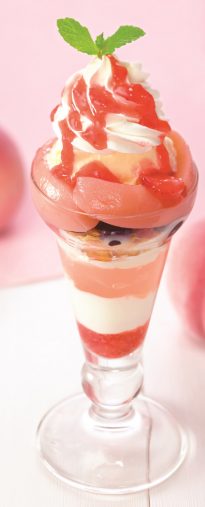 ガスト「北海道ソフトの贅沢白桃パフェ」