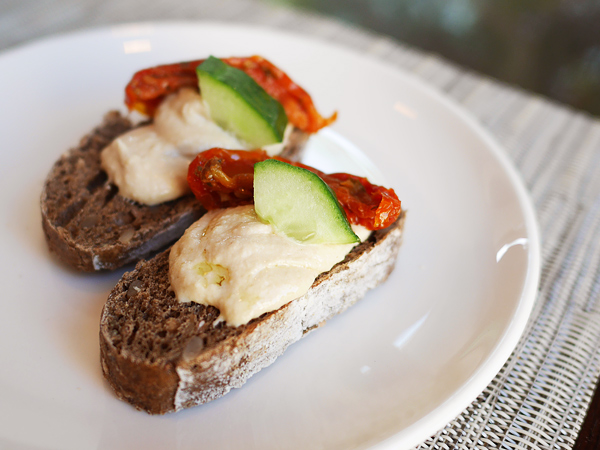 フムス　パンにつけて、野菜のディップとして