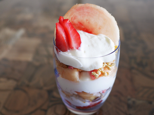 罪悪感ゼロの贅沢パフェ（フルーツパフェ）