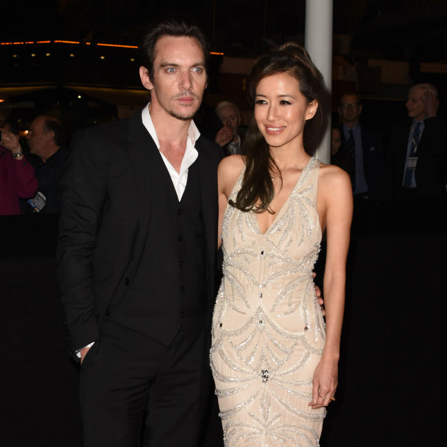 ジョナサン・リース＝マイヤーズ、マーラ・レーン