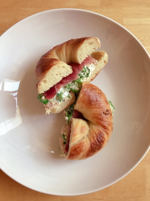 オクラベーグルサンド