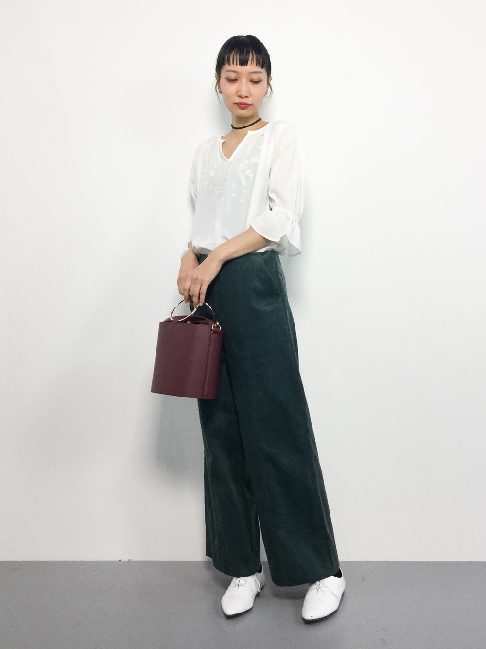 ホワイトレースブラウス