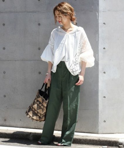 ホワイトレースブラウス